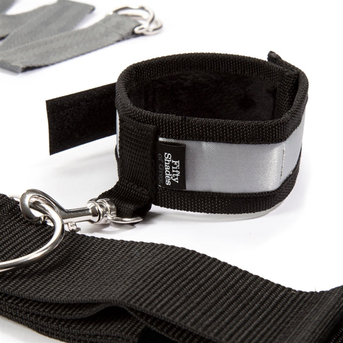 Keep Still Over the Bed Cross Restraints - Boutique Toi Et Moi